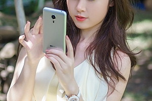 Ngắm hotgirl Midu dịu dàng bên Meizu MX 5